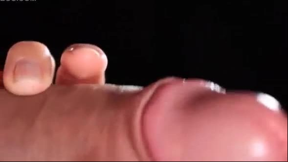 Chiuda sul succhiamento dalla moglie calda finita con il grande carico